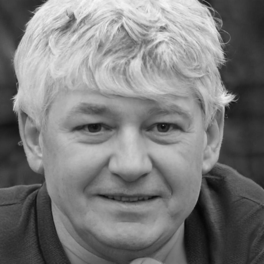 Senior financial analyst Linh Duc Tran reviewing investment risk assessments